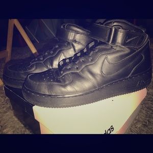Nike Air Force 1 mid black